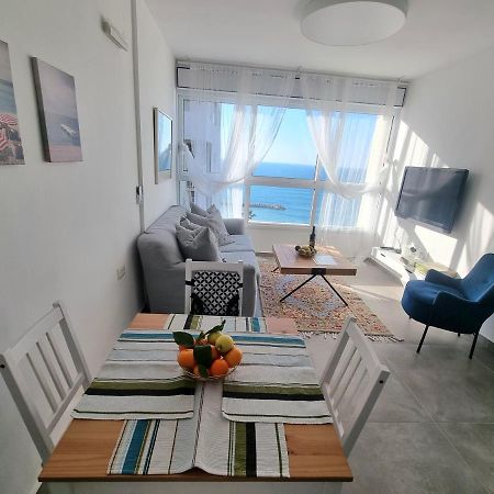 Beautiful 2-Bedroom Sea-View Apartment Netanya Eksteriør billede