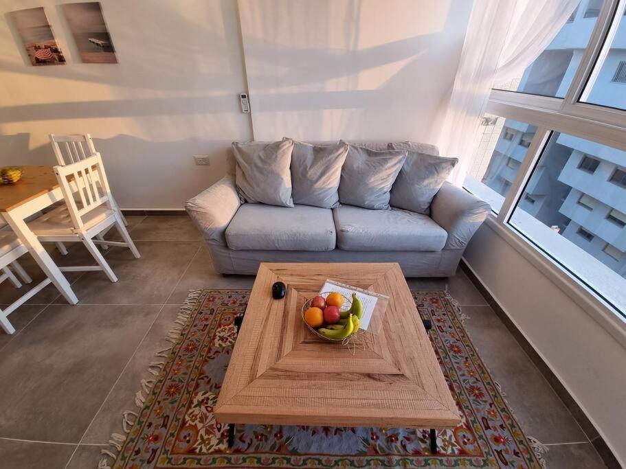 Beautiful 2-Bedroom Sea-View Apartment Netanya Eksteriør billede