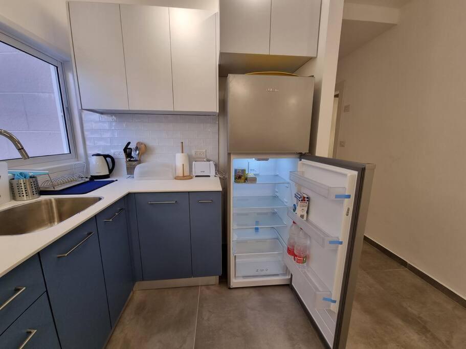 Beautiful 2-Bedroom Sea-View Apartment Netanya Eksteriør billede