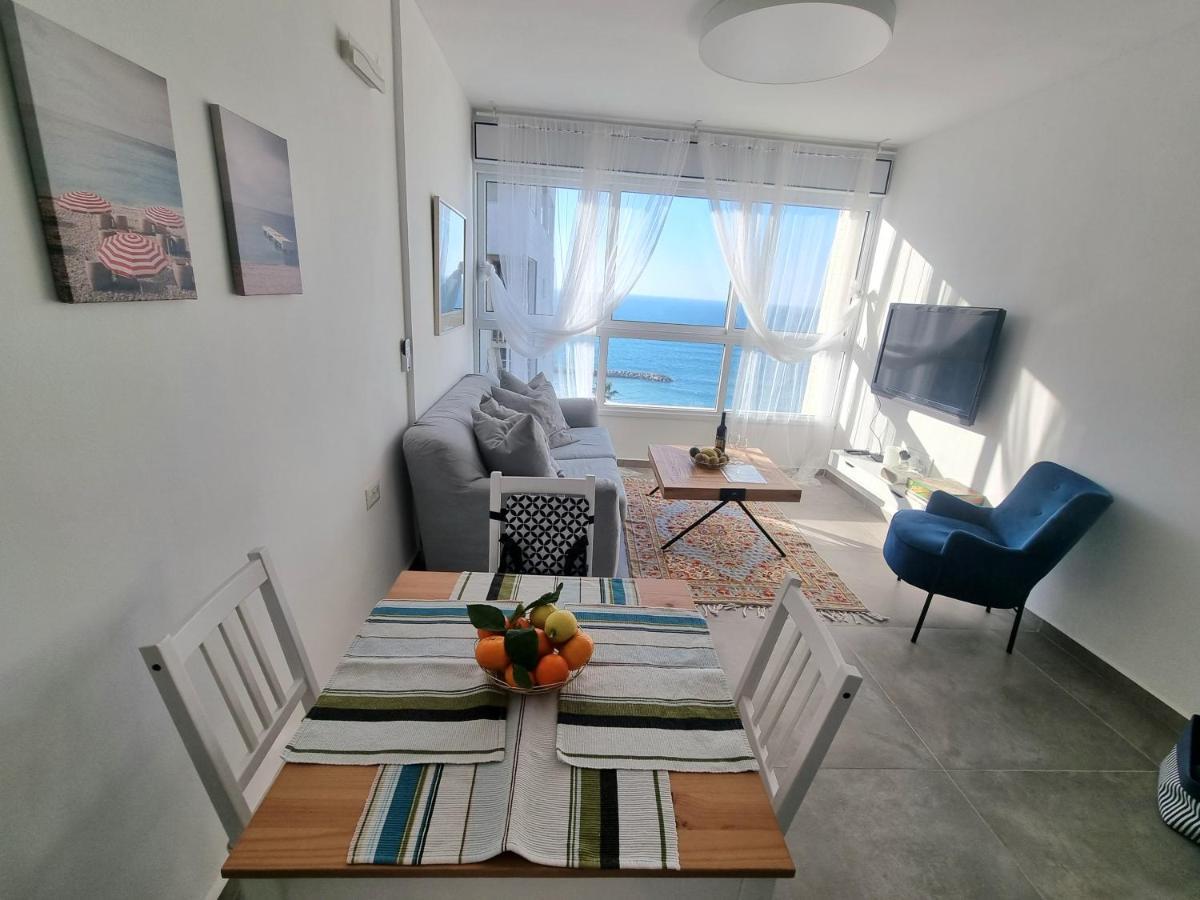 Beautiful 2-Bedroom Sea-View Apartment Netanya Eksteriør billede